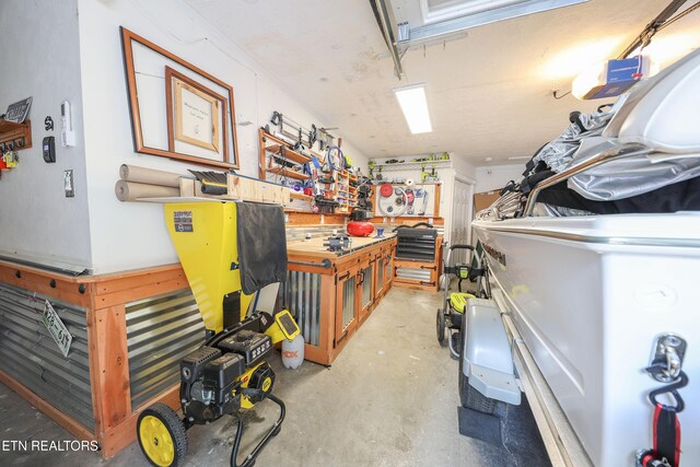 112 Chestnut Hill Rd, Oak Ridge, TN 37830 - garage featuring a workshop area