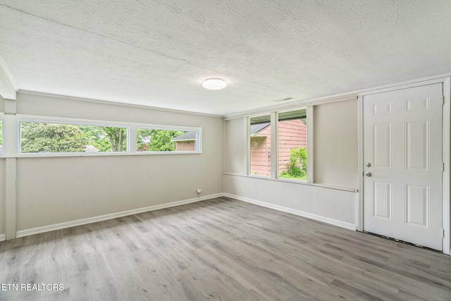 707 W Outer Dr, Oak Ridge, TN 37830 - unfurnished room with wood finished floors, a textured ceiling, and baseboards
