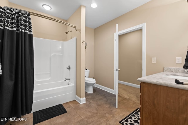 115 Tecumseh Ln, Loudon, TN 37774 - bathroom with toilet, shower / bath combo, baseboards, and vanity