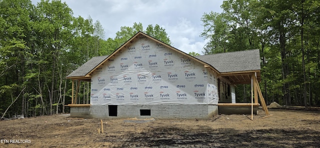 1640 E Overlook Rd, Monterey, TN 38574 - view of side of home featuring roof with shingles