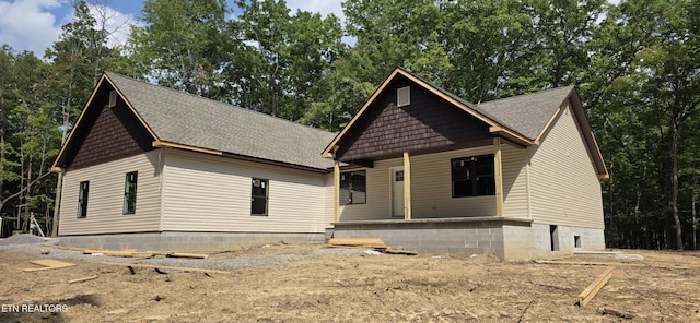 1640 E Overlook Rd, Monterey, TN 38574 - view of front of home with a shingled roof and a porch