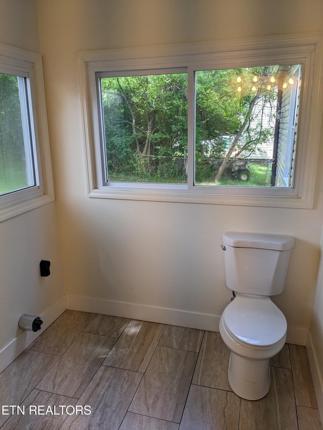 628 Algonquin Dr, Morristown, TN 37813 - bathroom with baseboards and toilet