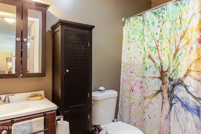 103 Renner Ln, Oliver Springs, TN 37840 - full bathroom featuring toilet, vanity, and a shower with shower curtain