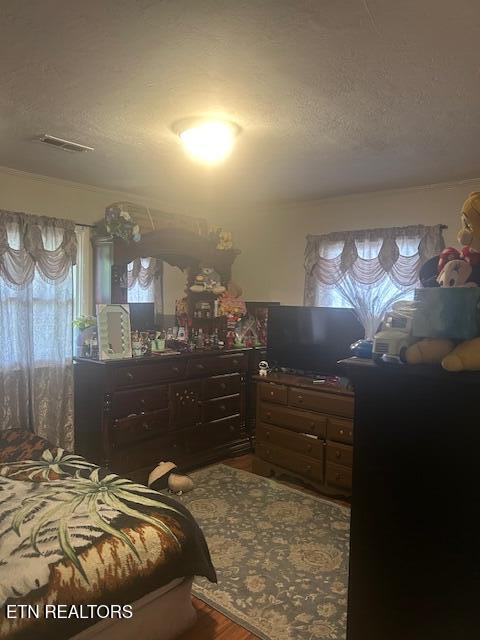 3614 Selma Ave, Knoxville, TN 37914 - bedroom with wood finished floors and a textured ceiling