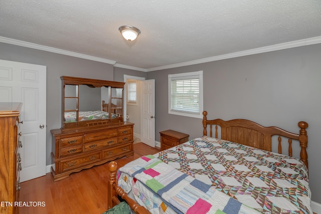 917 Swan Pond Circle Rd, Harriman, TN 37748 - bedroom with light wood-style floors, ornamental molding, baseboards, and a textured ceiling