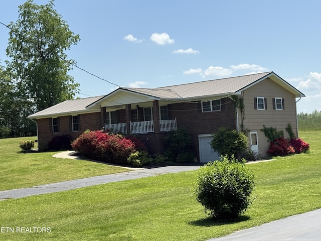 917 Swan Pond Circle Rd, Harriman, TN 37748 - ranch-style home featuring driveway, a garage, a front lawn, and brick siding