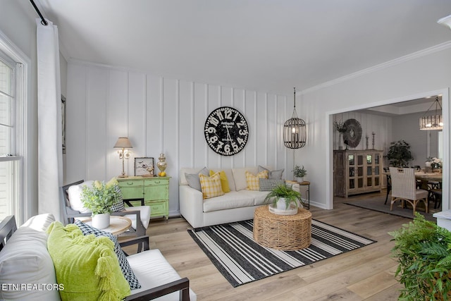 living area featuring wood finished floors, ornamental molding, and baseboards