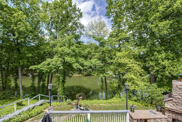 view of yard featuring a water view