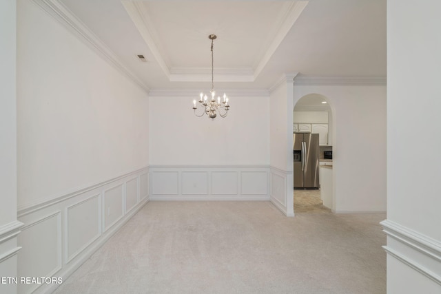 111 Devanshire Ct, Oak Ridge, TN 37830 - empty room with a tray ceiling, a decorative wall, a chandelier, crown molding, and arched walkways