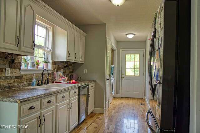 634 Robs Rd, Grimsley, TN 38565 - kitchen featuring a sink, washer / dryer, freestanding refrigerator, plenty of natural light, and a textured ceiling