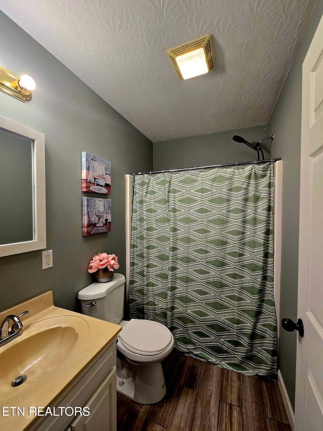 634 Robs Rd, Grimsley, TN 38565 - bathroom featuring wood finished floors, toilet, vanity, a textured ceiling, and a shower with shower curtain