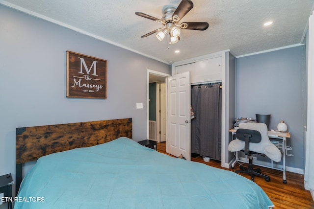 101 Temple Rd, Oak Ridge, TN 37830 - bedroom with crown molding, wood finished floors, a textured ceiling, a closet, and a ceiling fan