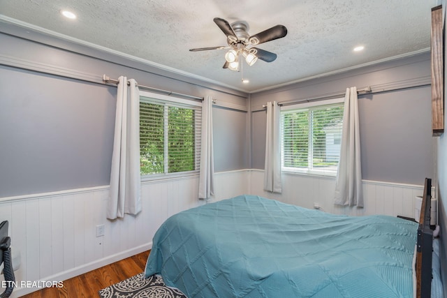 101 Temple Rd, Oak Ridge, TN 37830 - bedroom with wood finished floors, wainscoting, a textured ceiling, a ceiling fan, and recessed lighting