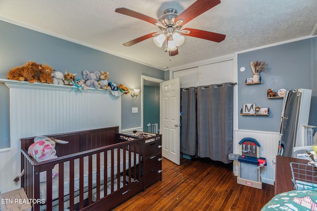 101 Temple Rd, Oak Ridge, TN 37830 - bedroom featuring hardwood / wood-style flooring, a textured ceiling, a closet, wainscoting, and ceiling fan