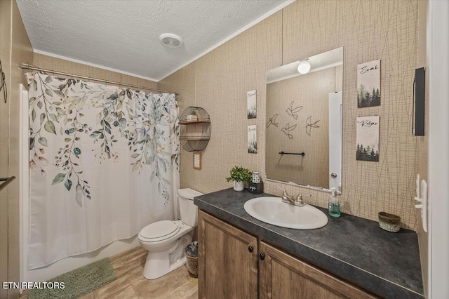 2061 Bolestown Loop, Alpine, TN 38543 - bathroom with a textured ceiling, toilet, vanity, shower / tub combo with curtain, and ornamental molding