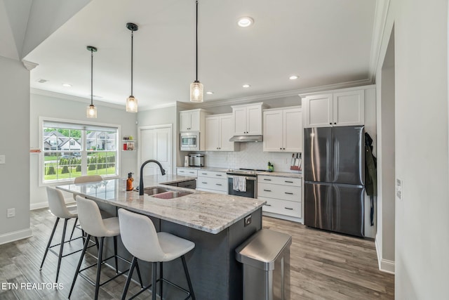 9337 Sandy Springs Ln, Knoxville, TN 37922 - kitchen featuring stainless steel appliances, a sink, under cabinet range hood, ornamental molding, and baseboards