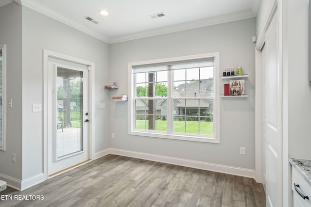9337 Sandy Springs Ln, Knoxville, TN 37922 - entryway featuring wood finished floors, healthy amount of natural light, crown molding, baseboards, and recessed lighting
