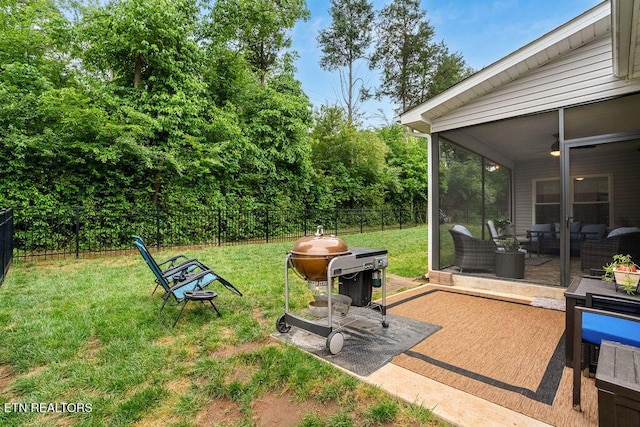 view of yard featuring an outdoor hangout area and ceiling fan