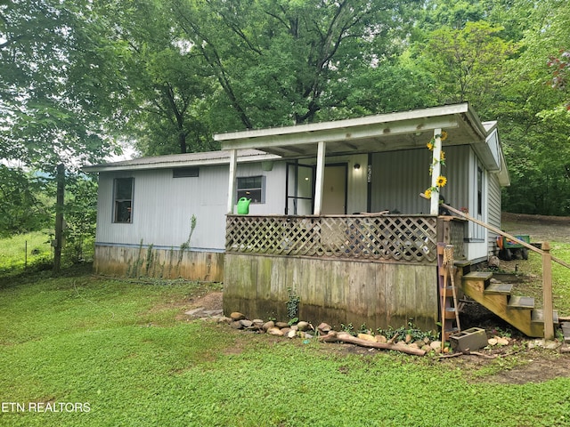 view of front facade featuring a front yard and metal roof