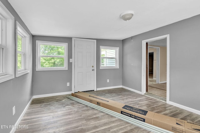 401 Offutt Spur Rd, Rocky Top, TN 37769 - entrance foyer featuring wood finished floors and baseboards