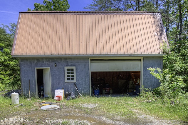 view of detached garage