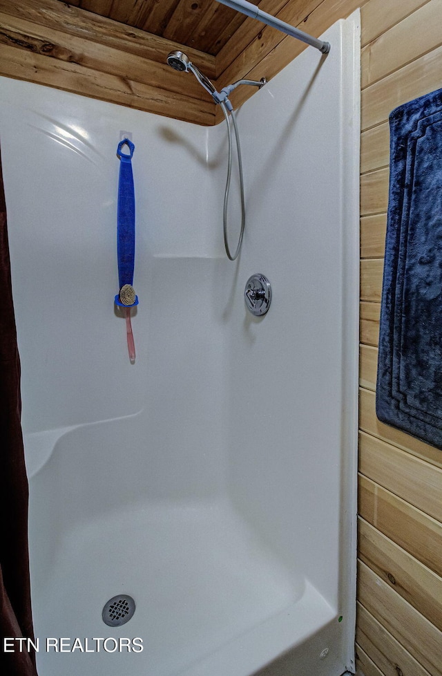 full bathroom featuring a shower
