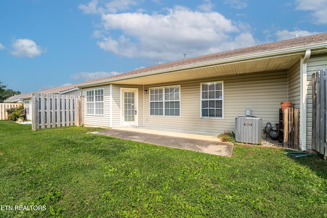10008 Greylock Way, Knoxville, TN 37931 - back of property featuring central AC and a patio