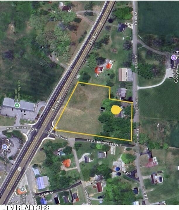 1107 E Elm St, Lafollette, TN 37766 - map / location featuring property boundaries highlighted