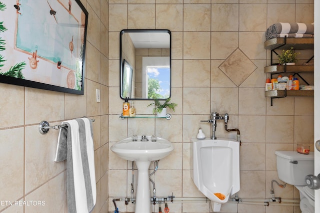 12771 Tanglewood Dr, Knoxville, TN 37922 - half bathroom featuring toilet and tile walls