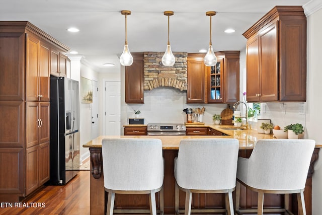 12771 Tanglewood Dr, Knoxville, TN 37922 - kitchen with appliances with stainless steel finishes, a sink, a peninsula, dark wood-type flooring, and tasteful backsplash