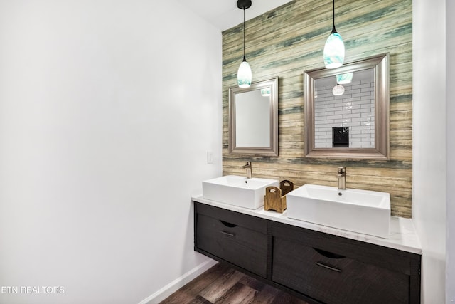 8307 Stoney View Ln, Corryton, TN 37721 - full bathroom featuring baseboards, wood finished floors, and double vanity