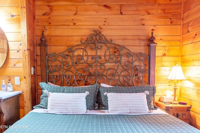 4186 Evans Chapel Rd, Sevierville, TN 37876 - bedroom with wooden walls