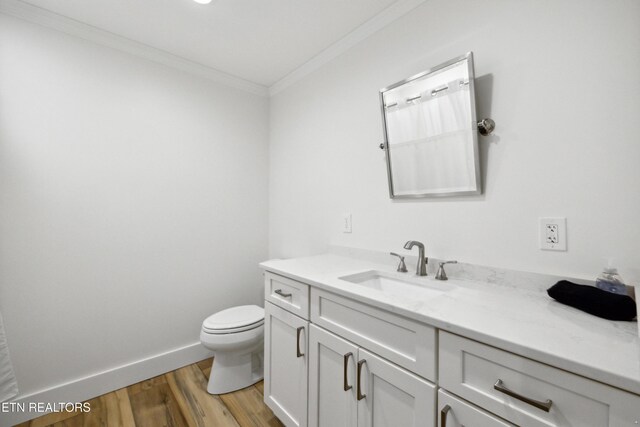 520 S David Ln, Knoxville, TN 37922 - bathroom with crown molding, wood finished floors, vanity, toilet, and baseboards