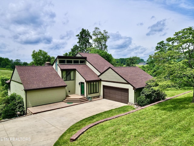 721 Fan St, Tazewell, TN 37879 - mid-century inspired home featuring a front yard, driveway, a shingled roof, and an attached garage