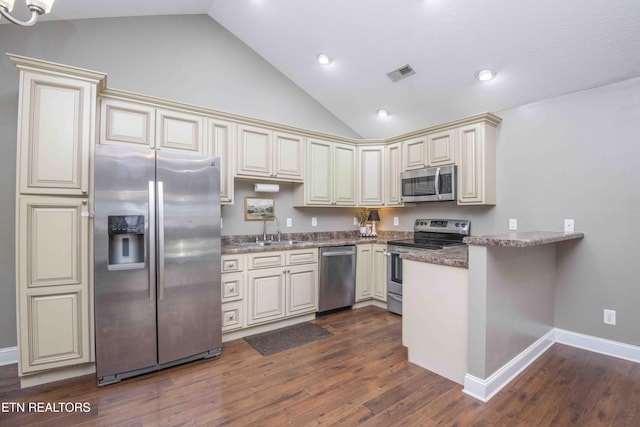 155 Signet Ln, Maynardville, TN 37807 - kitchen featuring stainless steel appliances, cream cabinets, a sink, a peninsula, and dark wood finished floors