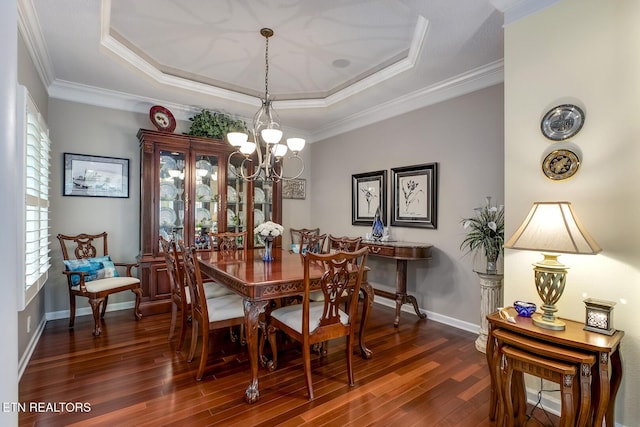162 Tanasi Lagoon Dr, Loudon, TN 37774 - dining area with dark wood finished floors, a chandelier, a tray ceiling, crown molding, and baseboards