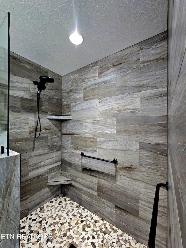 526 Ridge Crest Rd, Jamestown, TN 38556 - bathroom with a tile shower and a textured ceiling