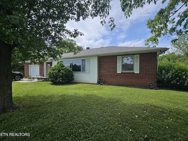 335 Bristol Rd, Harrogate, TN 37752 - view of front facade featuring a front yard, brick siding, and an attached garage