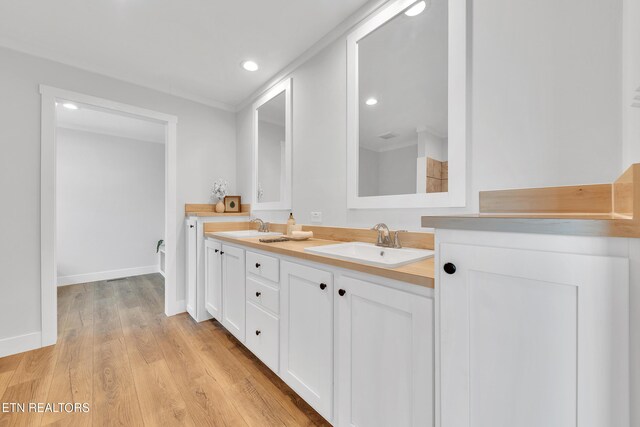 1559 River Path, Morristown, TN 37813 - full bath featuring recessed lighting, wood finished floors, double vanity, and baseboards