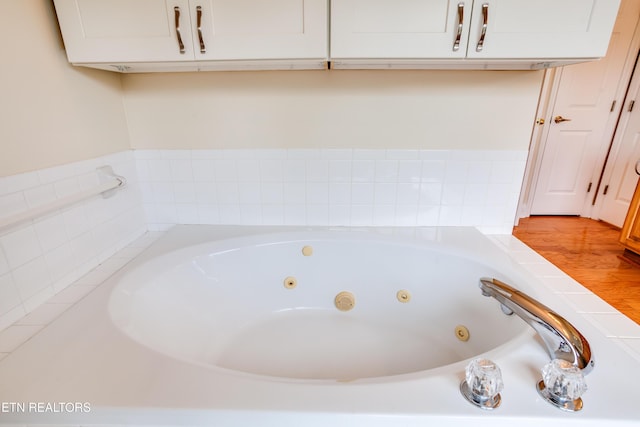 4913 Ivy Rose Dr, Knoxville, TN 37918 - full bath featuring a jetted tub