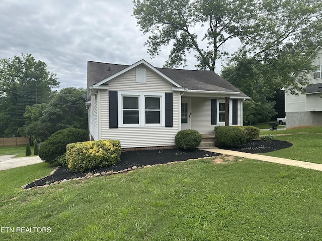 503 S Ruth St, Maryville, TN 37803 - view of front facade with a front yard and a shingled roof