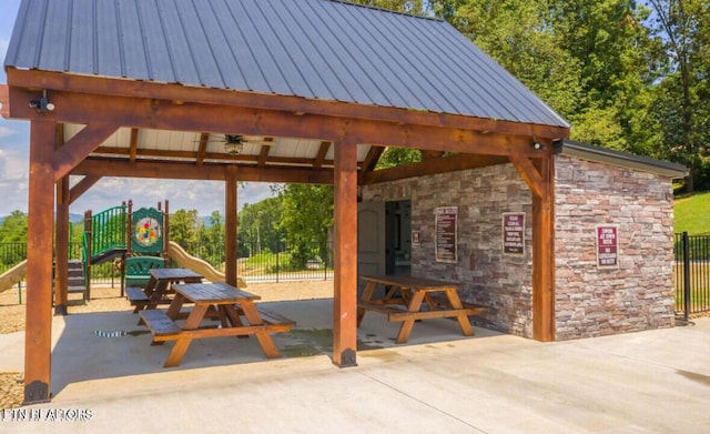 3152 Bridgewater Blvd, Morristown, TN 37814 - surrounding community with fence and a gazebo