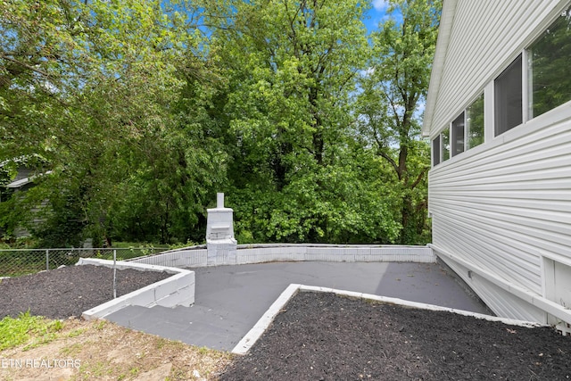 308 Nash Rd, Knoxville, TN 37914 - view of car parking featuring fence and view of wooded area