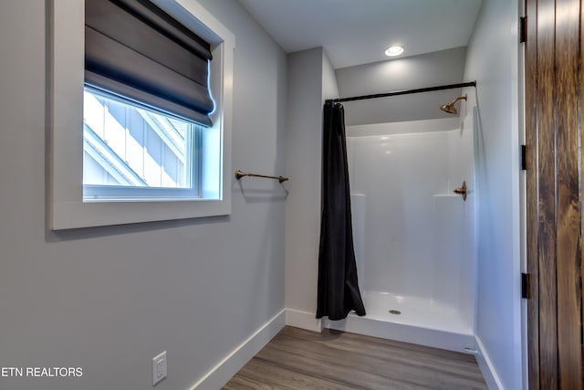 1510 Hickory Pointe Ln, Maynardville, TN 37807 - bathroom with a shower with curtain and wood finished floors