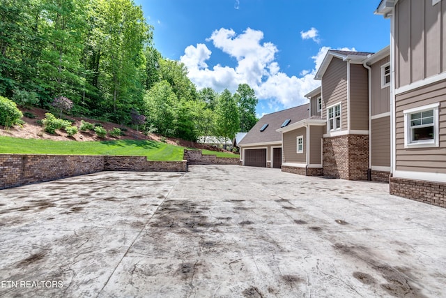 1510 Hickory Pointe Ln, Maynardville, TN 37807 - view of patio featuring driveway and an attached garage