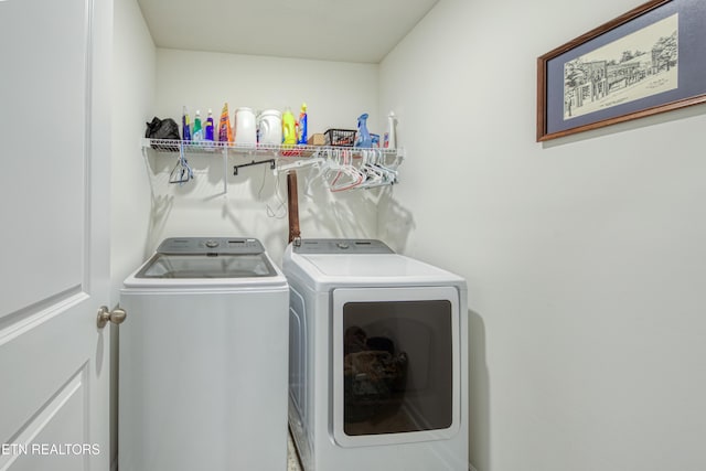 162 Harbour Pointe Ln, Oak Ridge, TN 37830 - laundry area with washing machine and clothes dryer
