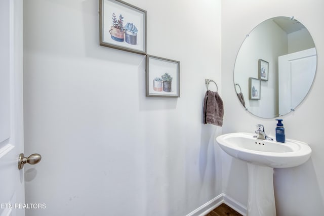 162 Harbour Pointe Ln, Oak Ridge, TN 37830 - bathroom with baseboards