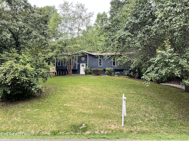 view of front of house with a front yard