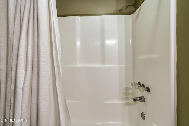 3330 Robeson Rd, Sevierville, TN 37862 - bathroom with shower / tub combo