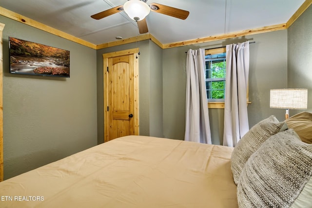 3330 Robeson Rd, Sevierville, TN 37862 - bedroom featuring a textured wall and a ceiling fan